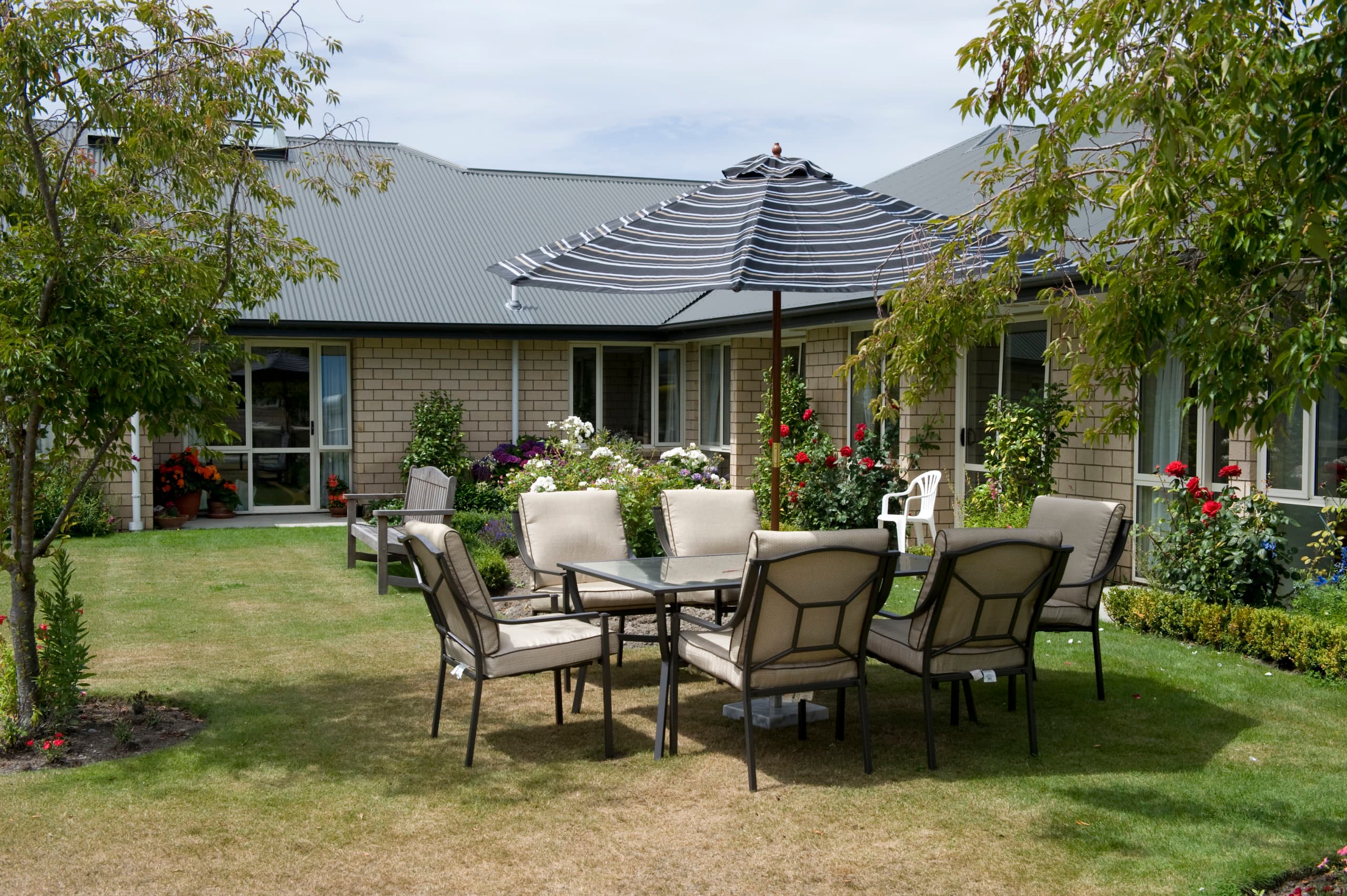 Palm Grove outside dining area
