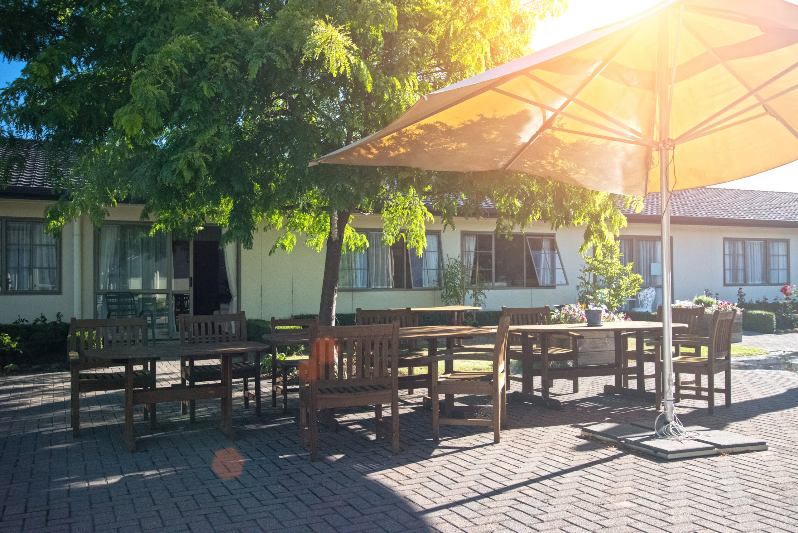 St Johns Wood outside seating area with sun shade